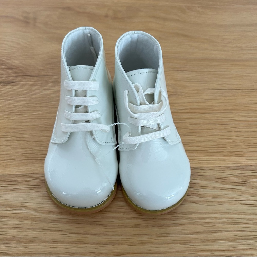 White patent classic style toddler walkers tippy tot shoes size 7T BNWT